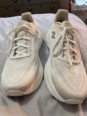 New Balance 1080 Cream/White Running Sneakers these do not have box